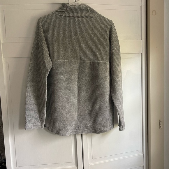 Zella pullover - Picture 3 of 3